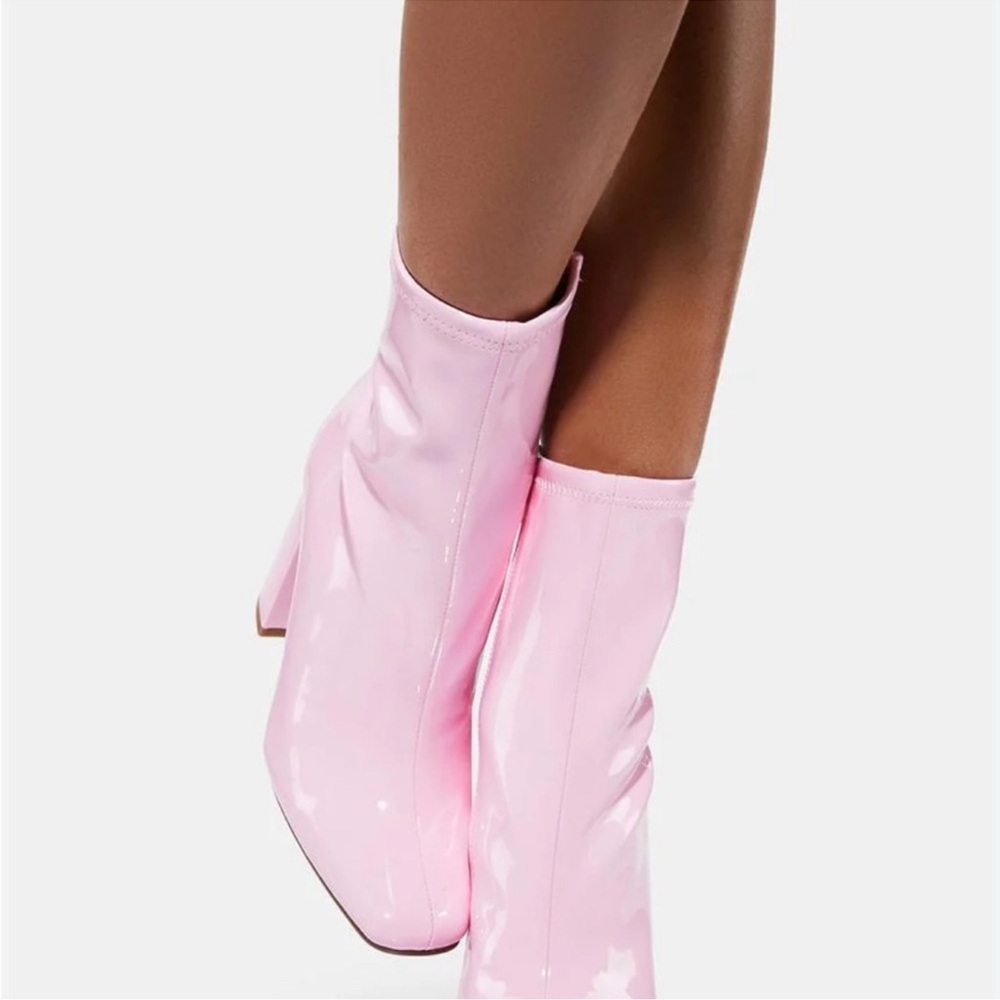 Steve Madden Boots 
Elegant Pink Ankle Boots